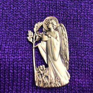 Amazing marked vintage rare Broach real gold